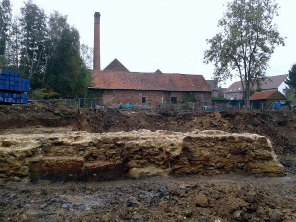 Opnieuw vondst in Dilbeek: archeologen buigen zich over eeuwenoude vondsten aan Pedemolen