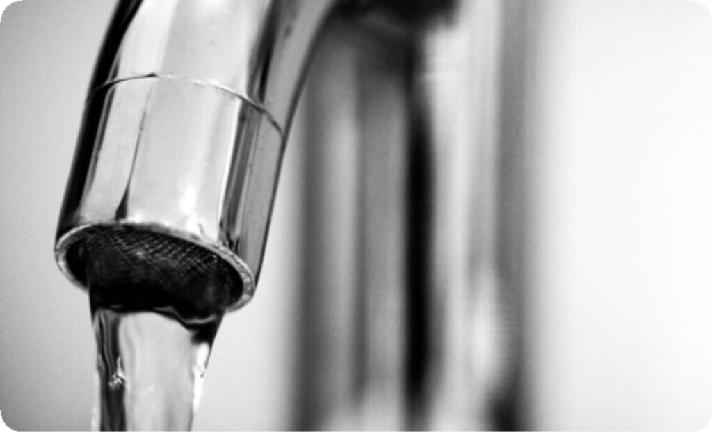 Lek in hoofdwaterleiding zorgt voor waterproblemen in delen van Dilbeek