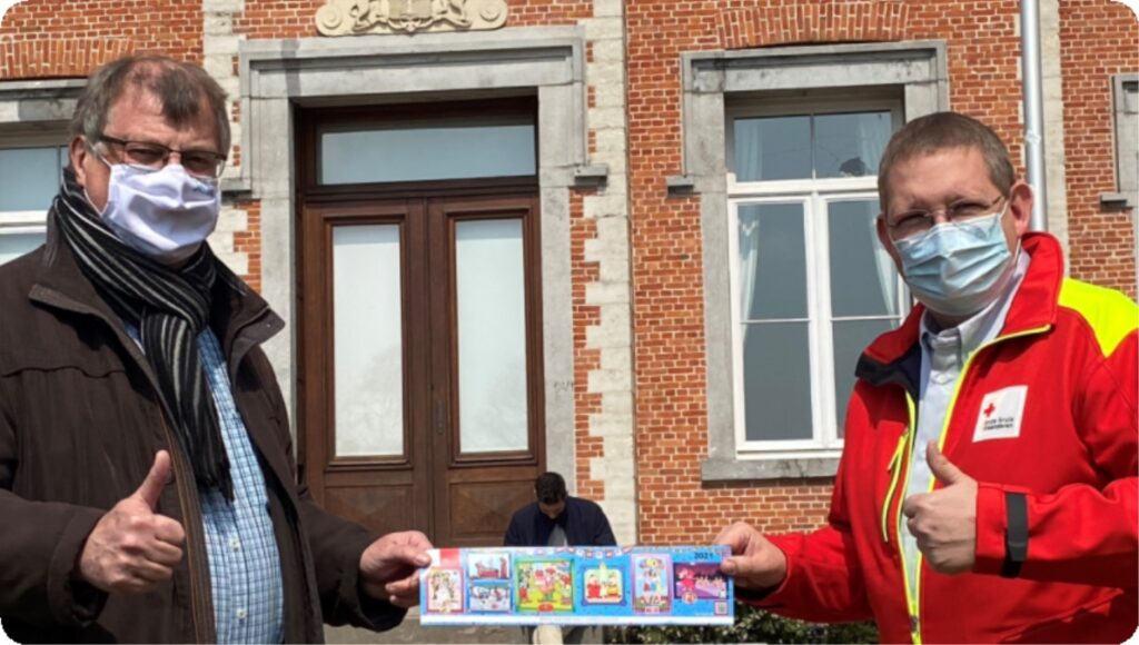 Burgemeester koopt eerste sticker Rode Kruis